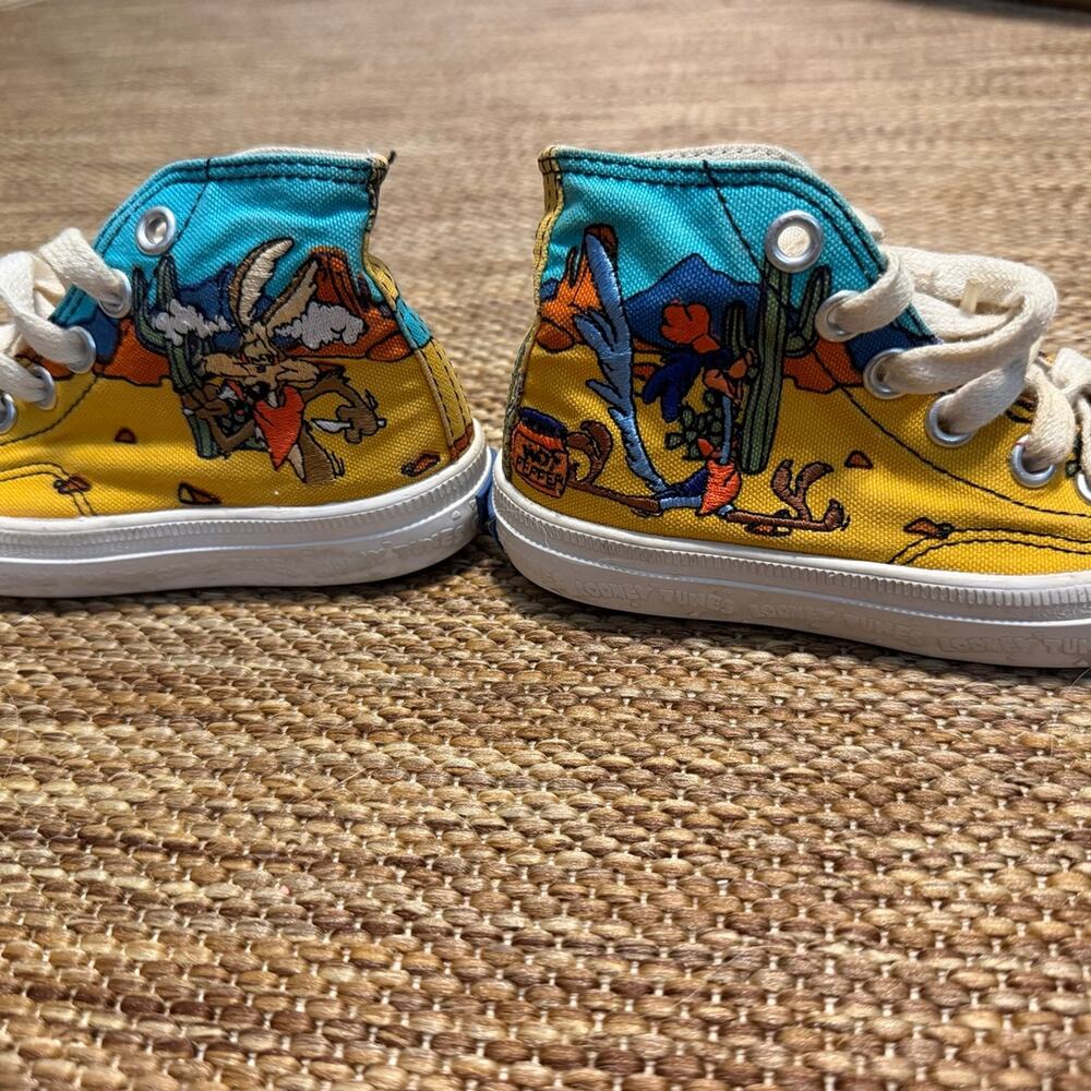 Vintage 1994 Keds Looney Tunes Kids Size 9 Wile E Coyote Road Runner High Tops